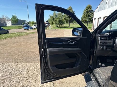 Used 2024 GMC Yukon Denali AWD/4WD image 14