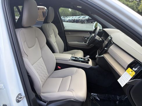 Certified 2026 Volvo XC90 B5 Plus w/ Protection Package Premier AWD/4WD image 35