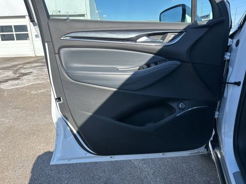 Used 2022 Buick Enclave Essence image 22