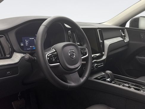 Used 2025 Volvo XC60 B5 Plus image 7