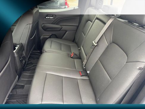 Used 2023 Chevrolet Colorado LT w/ LT Convenience Package III image 6