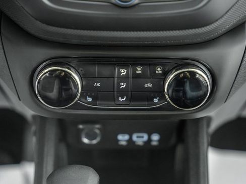 Used 2023 Chevrolet TrailBlazer LT image 24