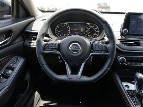 Used 2020 Nissan Altima 2.5 SR FWD image 9