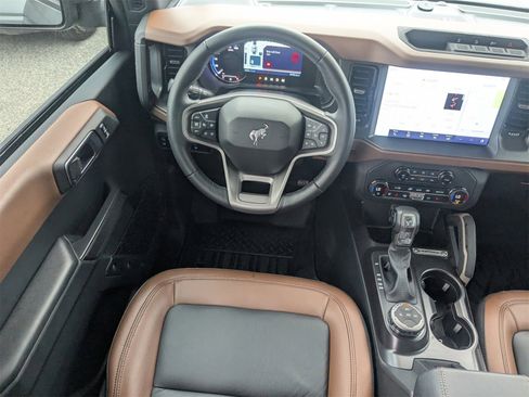 Used 2024 Ford Bronco Outer Banks image 16