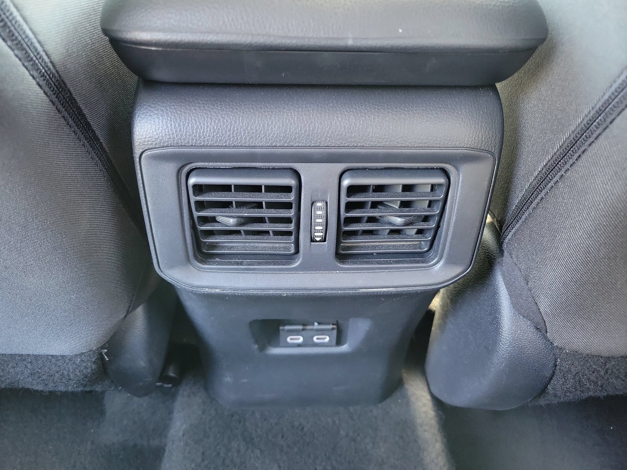 Used 2025 Toyota RAV4 XLE FWD image 23