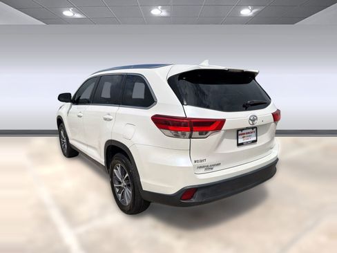 Used 2019 Toyota Highlander XLE image 3