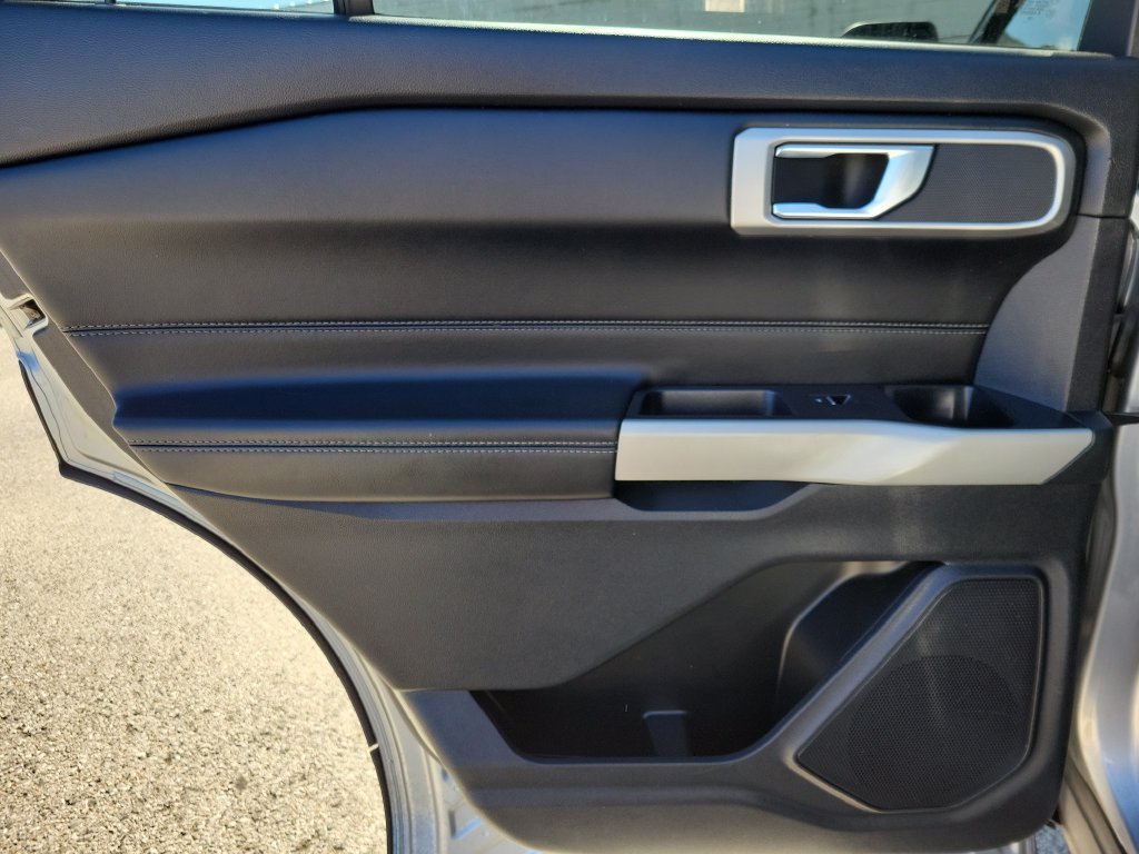 Used 2020 Ford Explorer XLT w/ Equipment Group 202A AWD/4WD image 10