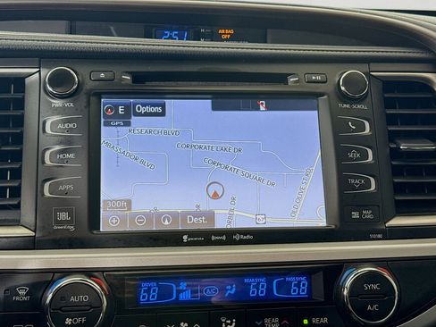 Used 2017 Toyota Highlander Limited Platinum AWD/4WD image 16