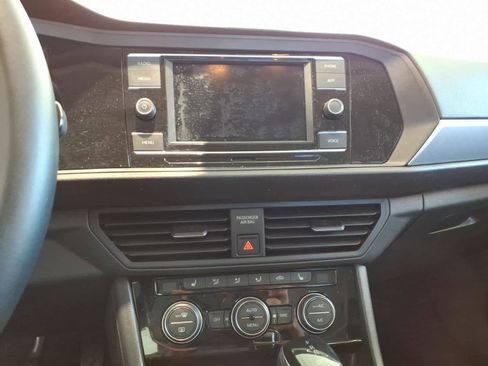Certified 2023 Volkswagen Jetta SE FWD image 12