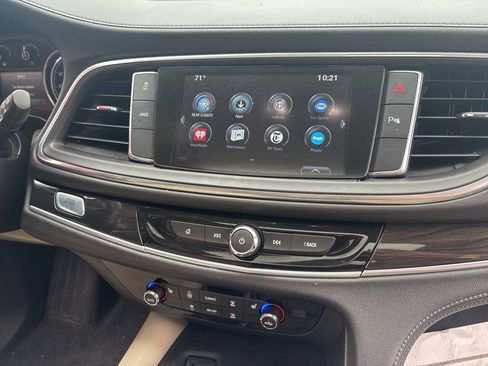 Used 2019 Buick Enclave Essence AWD/4WD image 22