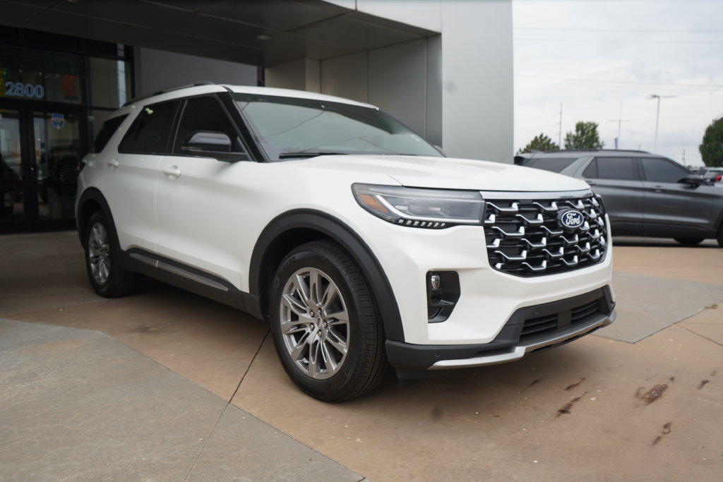 New 2027 Ford Explorer Platinum RWD image 3