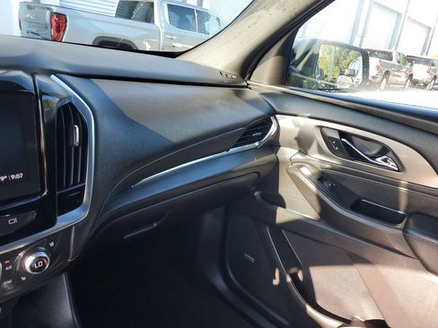 Used 2022 Chevrolet Traverse Premier FWD image 25