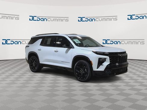 Used 2026 Chevrolet Traverse RS w/ LPO, Floor Liner Package AWD/4WD image 2