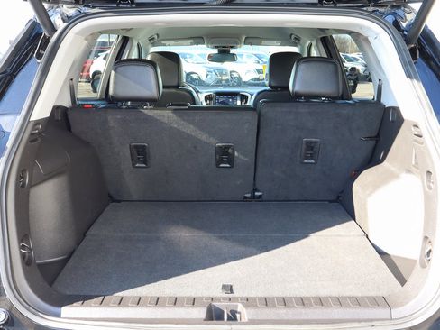 Used 2024 GMC Terrain SLT image 9