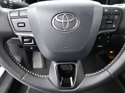 Used 2025 Toyota Camry SE FWD image 11