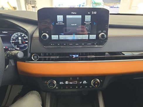 Used 2024 Mitsubishi Outlander SEL image 16