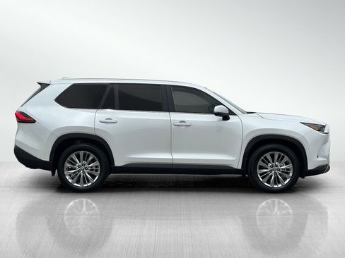 Used 2024 Toyota Grand Highlander AWD image 8