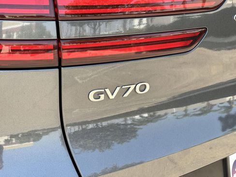 Used 2022 Genesis GV70 2.5T w/ Advanced Package image 36