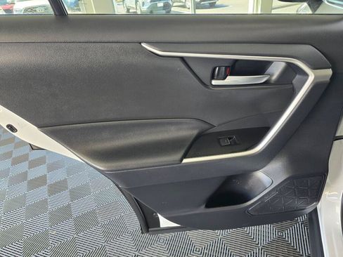 Used 2025 Toyota RAV4 XLE AWD/4WD image 35