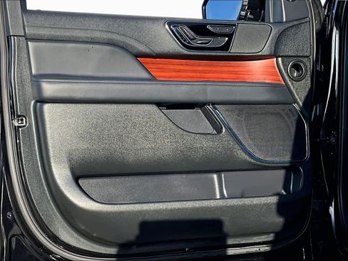 Used 2023 Lincoln Navigator 2WD image 22