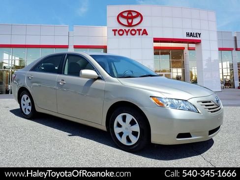 Used 2009 Toyota Camry FWD image 1