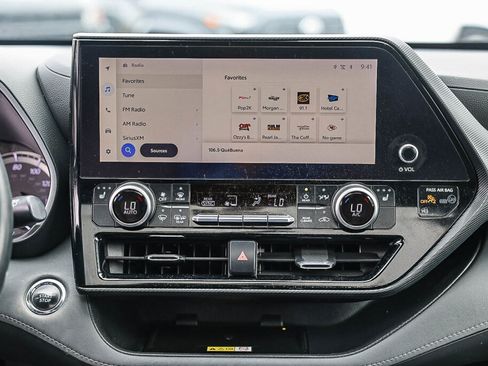 Used 2023 Toyota Highlander XSE FWD image 3