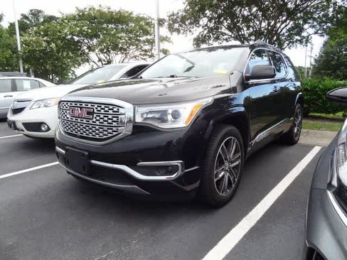 Used 2019 GMC Acadia Denali w/ Technology Package AWD/4WD image 3