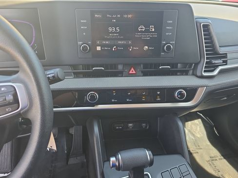 Used 2025 Kia Sportage LX FWD image 16