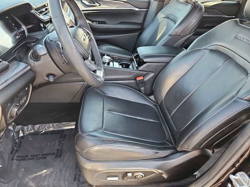 Used 2022 Jeep Grand Cherokee Overland w/ MOPAR Finishing Package image 17