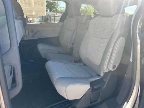 Used 2022 Toyota Sienna LE FWD image 18