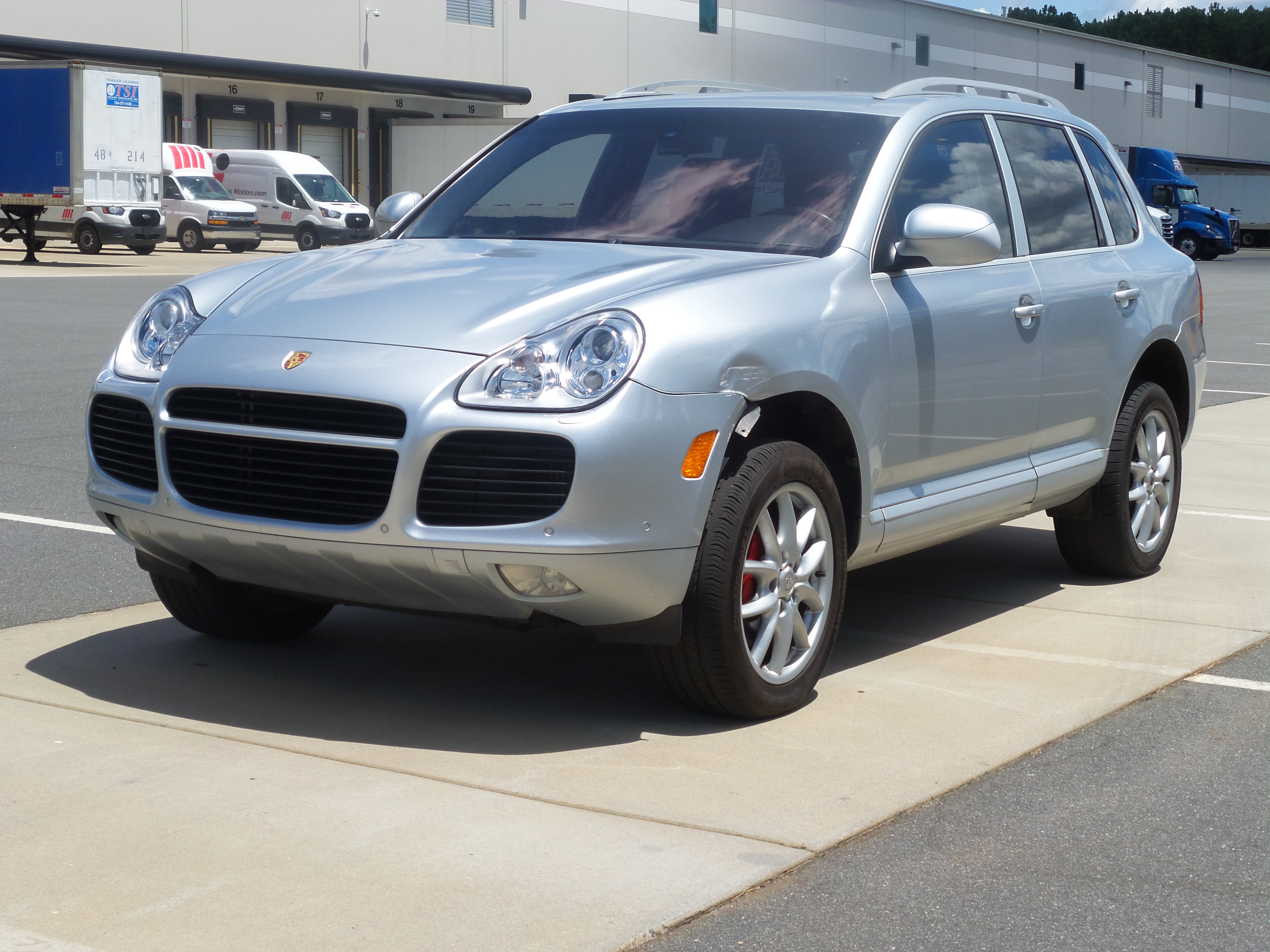 Used 2004 Porsche Cayenne Turbo AWD/4WD image 3
