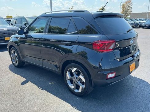 Certified 2025 Hyundai Venue SEL FWD image 5