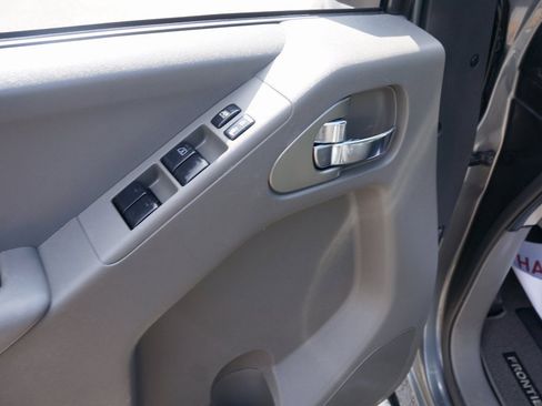 Used 2020 Nissan Frontier SV w/ SV Utility Package image 15