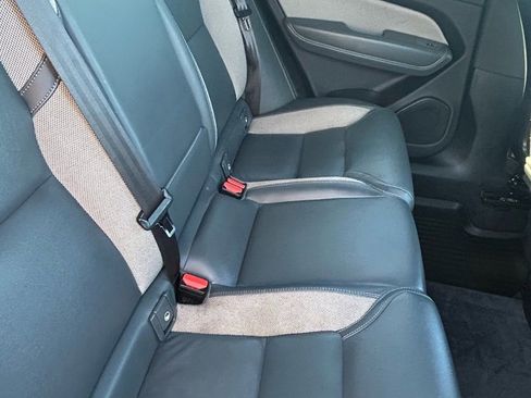 Used 2022 Volvo XC60 B5 R-Design image 17