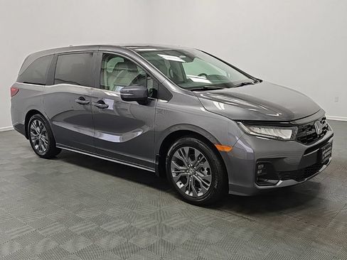 New 2026 Honda Odyssey Touring image 2