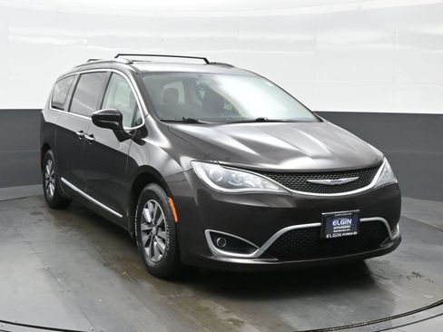 Used 2019 Chrysler Pacifica Touring-L Plus image 8