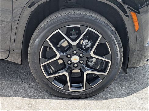Used 2025 Chevrolet Traverse High Country w/ LPO, Floor Liner Package FWD image 12