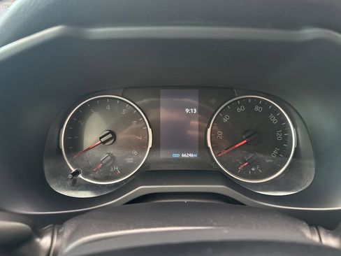 Used 2019 Toyota RAV4 LE image 4