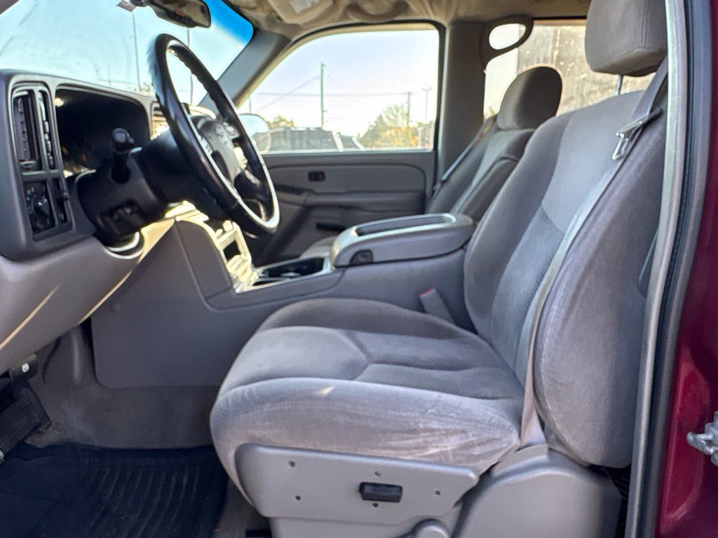 Used 2005 Chevrolet Suburban LS w/ Preferred Equipment Group AWD/4WD image 13