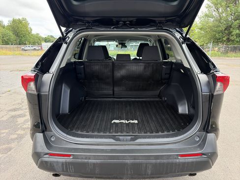 Used 2022 Toyota RAV4 LE AWD/4WD image 10