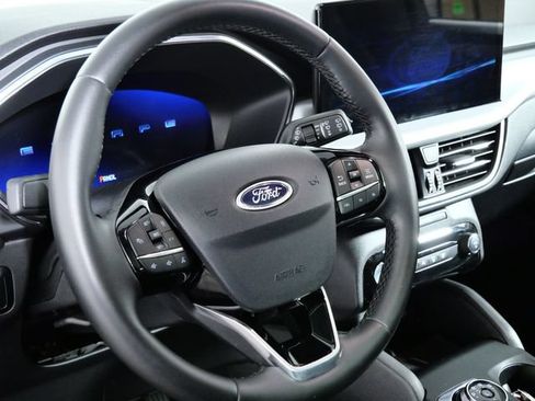 Certified 2025 Ford Escape Platinum AWD/4WD image 19