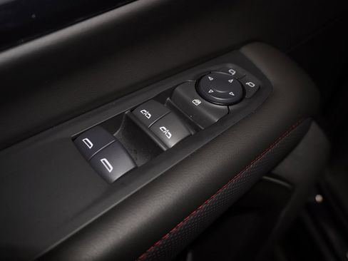 Used 2025 Chevrolet Suburban RST image 17