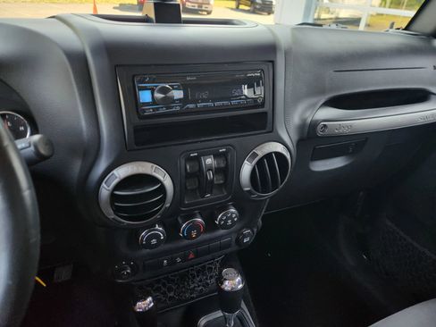 Used 2017 Jeep Wrangler Unlimited Sport AWD/4WD image 30