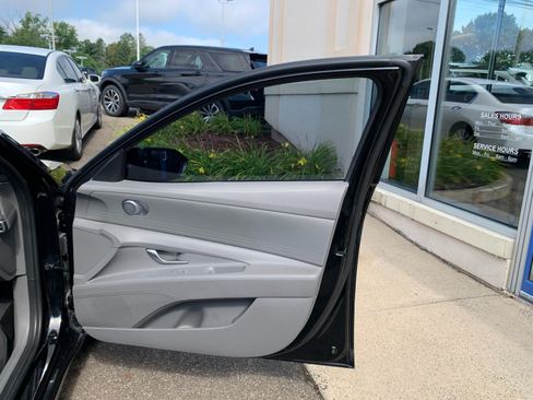 Used 2023 Hyundai Elantra SEL FWD image 33