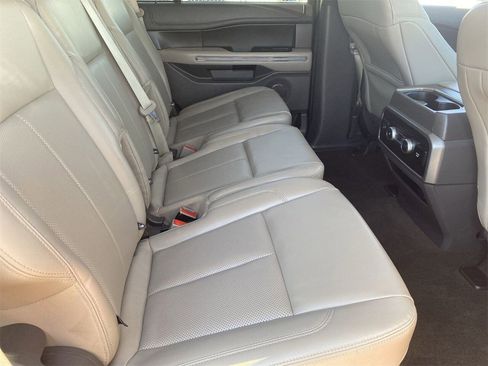 Used 2021 Ford Expedition XLT image 10