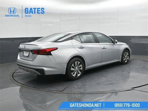 Used 2022 Nissan Altima 2.5 S image 2
