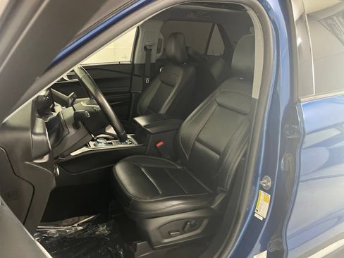 Used 2023 Ford Explorer XLT w/ Equipment Group 202A AWD/4WD image 15