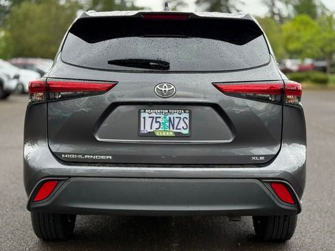 Used 2023 Toyota Highlander XLE FWD image 4