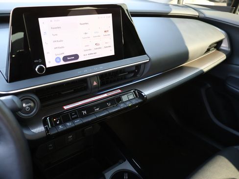 Used 2023 Toyota Prius XLE image 18