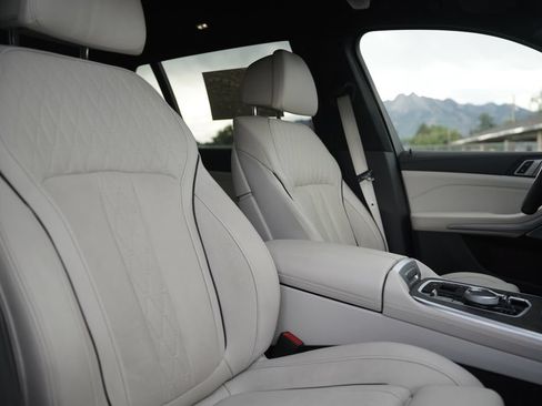 Used 2024 BMW X7 xDrive40i w/ Executive Package AWD/4WD image 17